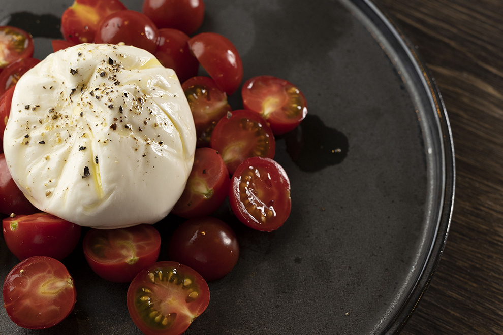 ブッラータチーズとトマト